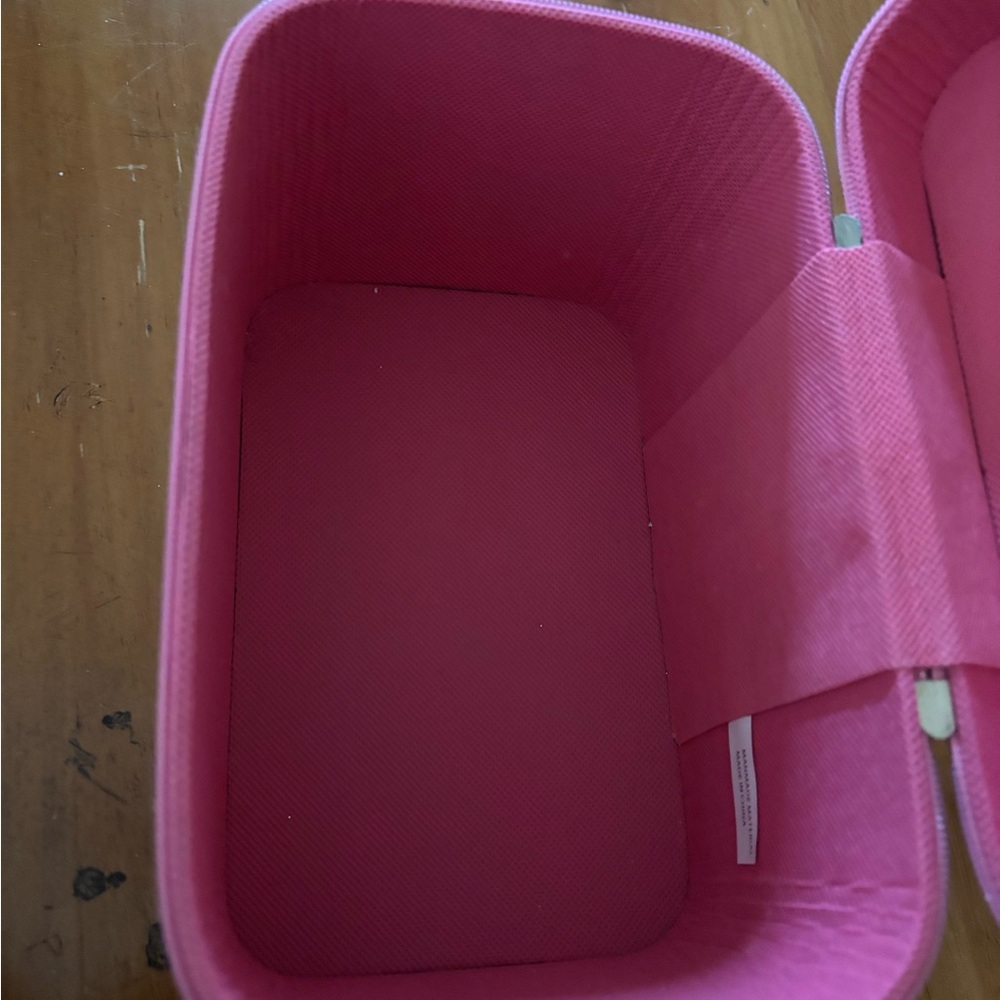 Parisian Charm Cosmetic Case - Picture 9 of 9
